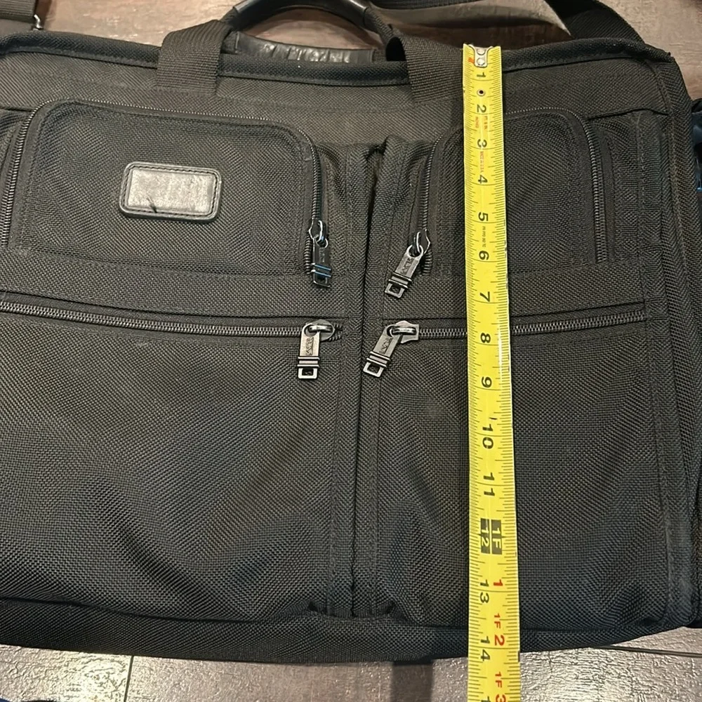 Tumi Alpha3 Expandable briefcase Black carry on